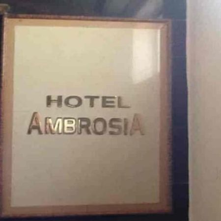 Hotel Ambrosia Kalyān Exteriör bild